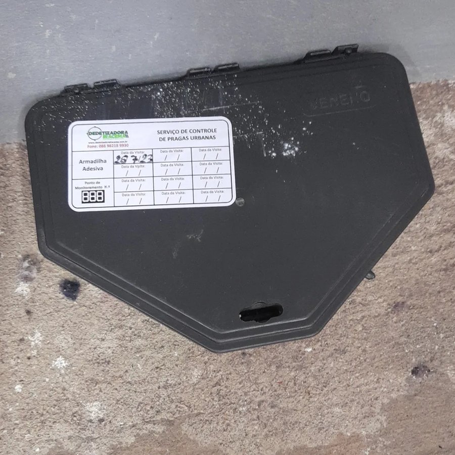 Armadilha porta-iscas Dedetizadora Iracema Ceará